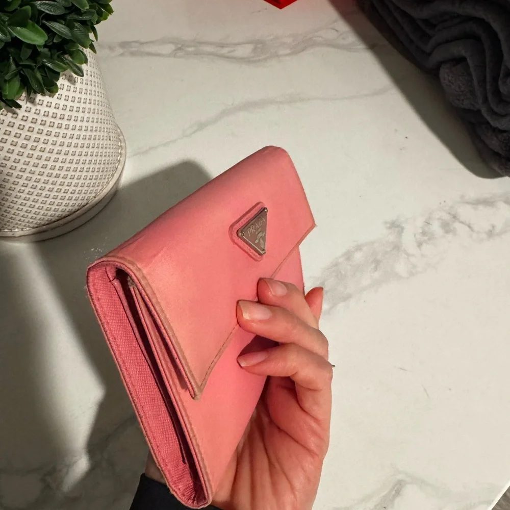 Pre loved Prada Wallet in pink - Picture 6 of 8